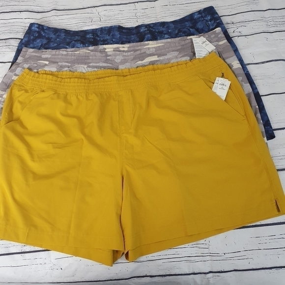 Old Navy Mid-Rise StretchTech Plus Size Shorts for Women Size 4X - Bundle - Picture 3 of 9